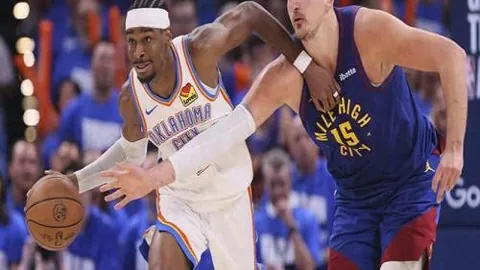 新鹏城队黄衣对阵海港，门将球衣蓝紫配色引热议