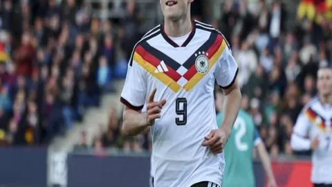 佛罗伦萨对贝蒂斯欧协联半决赛即将到来，佩莱格里尼展望对决